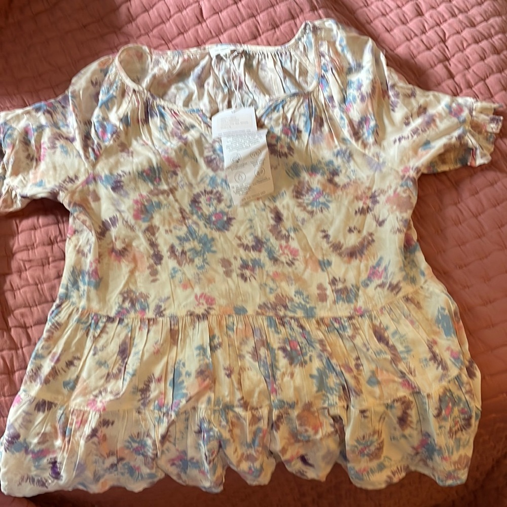 Tunic shirt from BeachLunchLounge made from sustainable fibers.